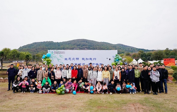 生态文化 我知我行 登高望远 奋力争先——地产集团进行职工趣味答题闯关登山角逐